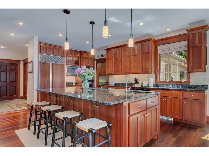 16633 Cottageview Ln, Eden Valley, MN 55329