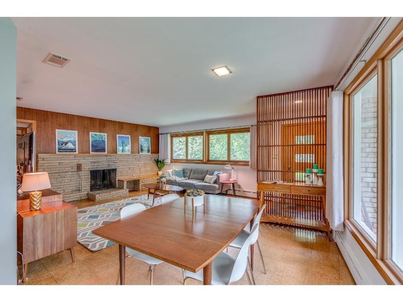 831 Nebraska Ave W, Saint Paul, MN 55117