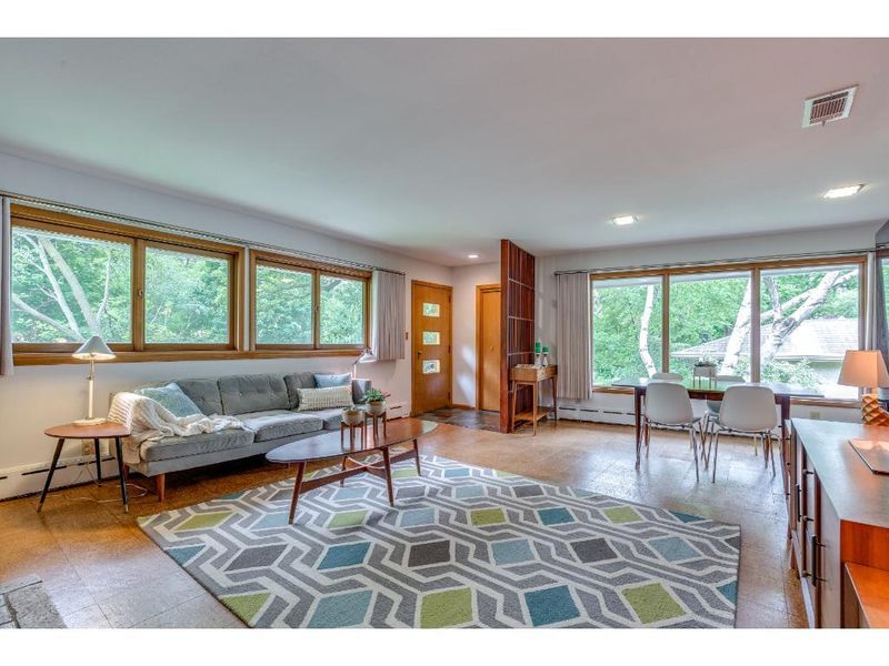 831 Nebraska Ave W, Saint Paul, MN 55117