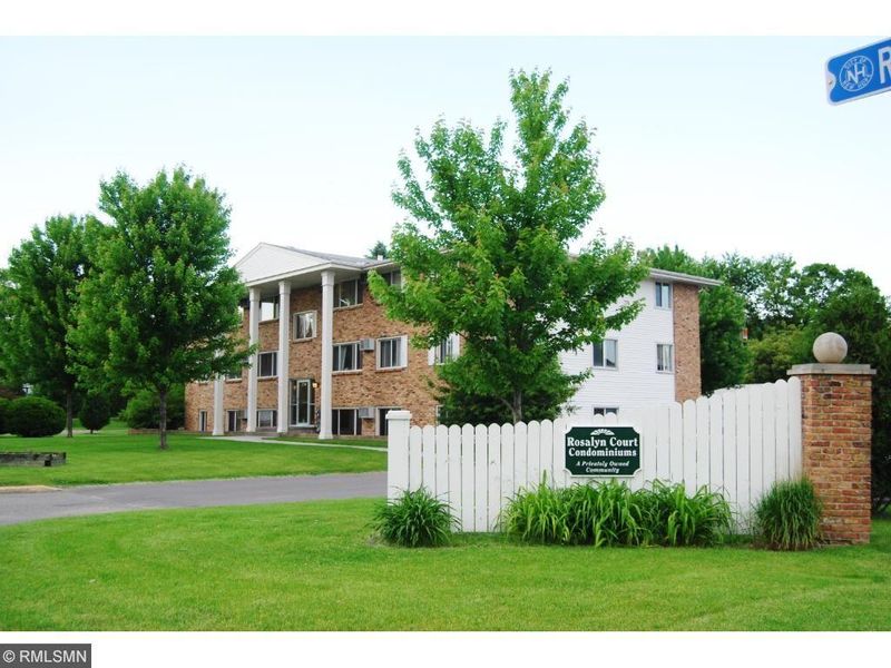2740 Rosalyn Ct #103, New Hope, MN 55427