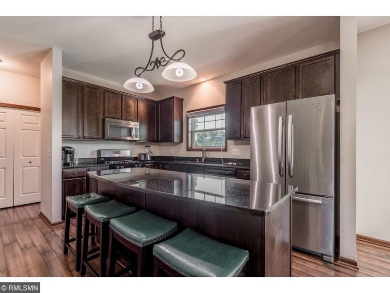 2594 Vierling Dr E, Shakopee, MN 55379