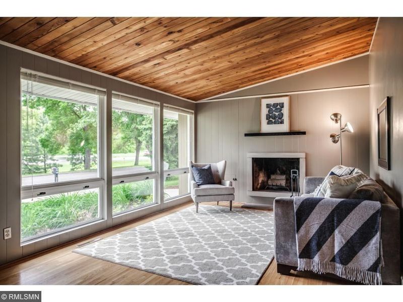 3024 Snelling Ave N, Roseville, MN 55113