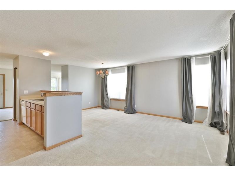 921 Providence Dr, Shakopee, MN 55379