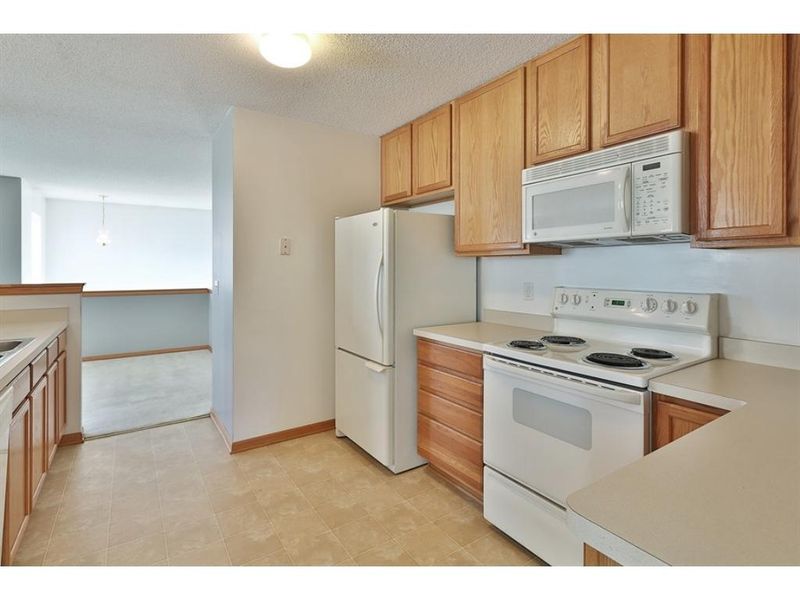921 Providence Dr, Shakopee, MN 55379