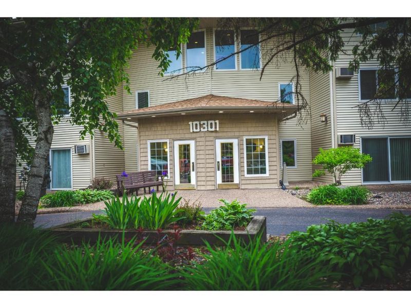10301 Cedar Lake Rd #314, Minnetonka, MN 55305