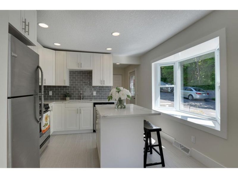 2850 Cambridge Ln, Mound, MN 55364