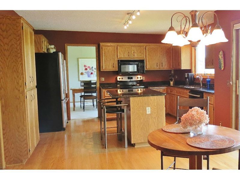 15755 Garden View Dr, Apple Valley, MN 55124