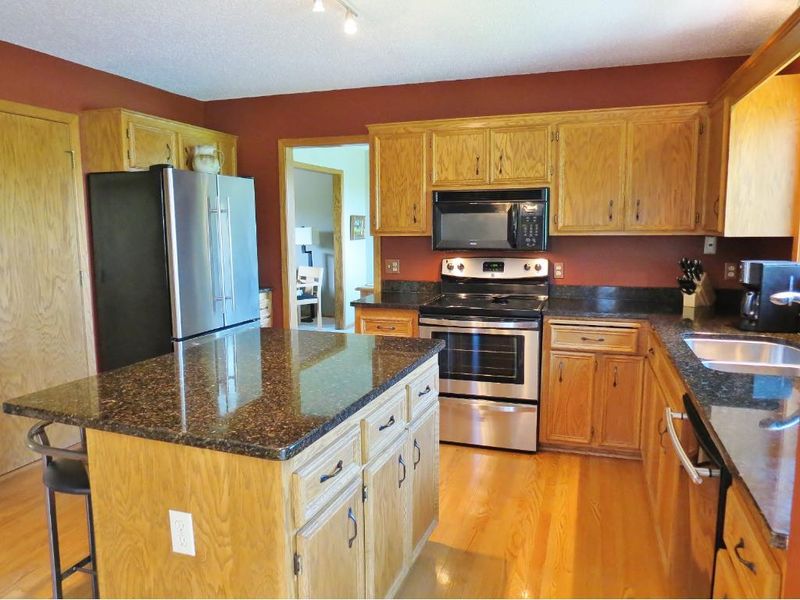15755 Garden View Dr, Apple Valley, MN 55124