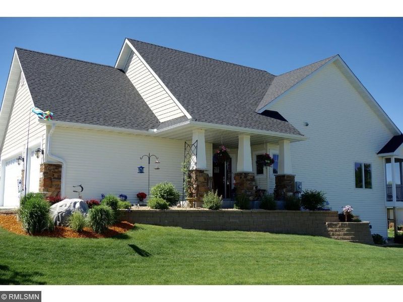 1016 36th St W, Hastings, MN 55033