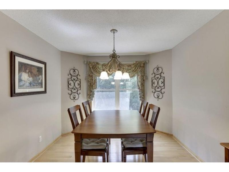 1848 Narvik Ct, Eagan, MN 55122