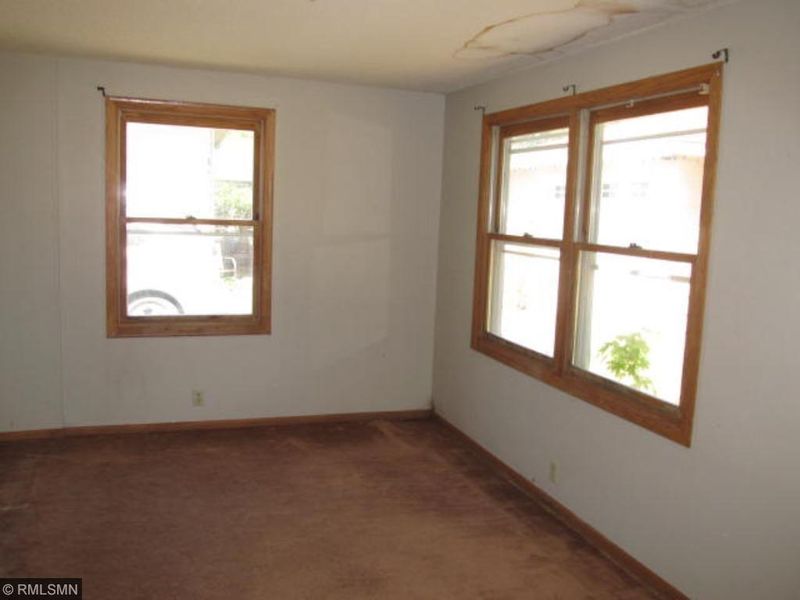 914 Birch St S, Cambridge, MN 55008