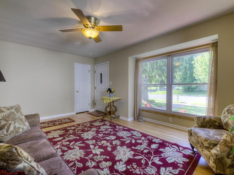 185 Moreland Ave E, West Saint Paul, MN 55118