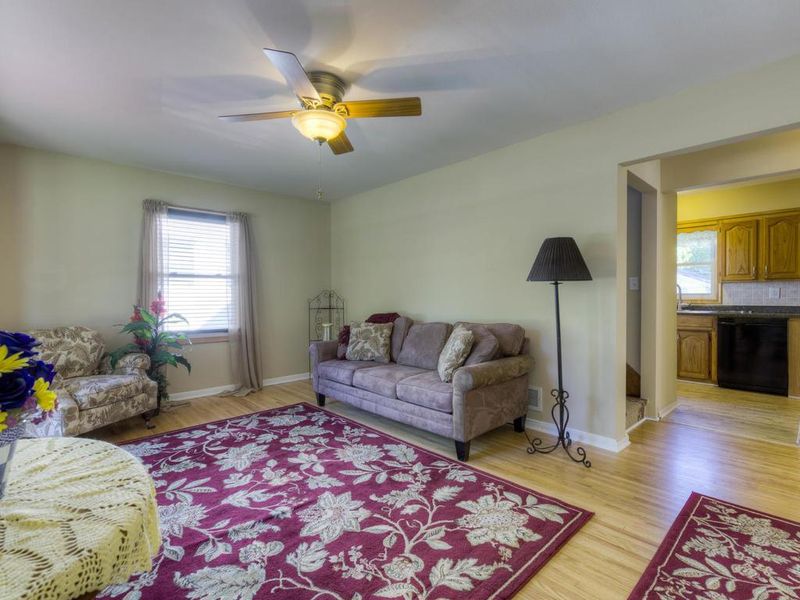 185 Moreland Ave E, West Saint Paul, MN 55118