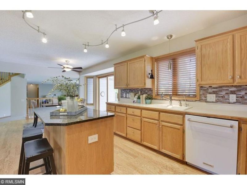5775 Annapolis Ln N, Plymouth, MN 55446