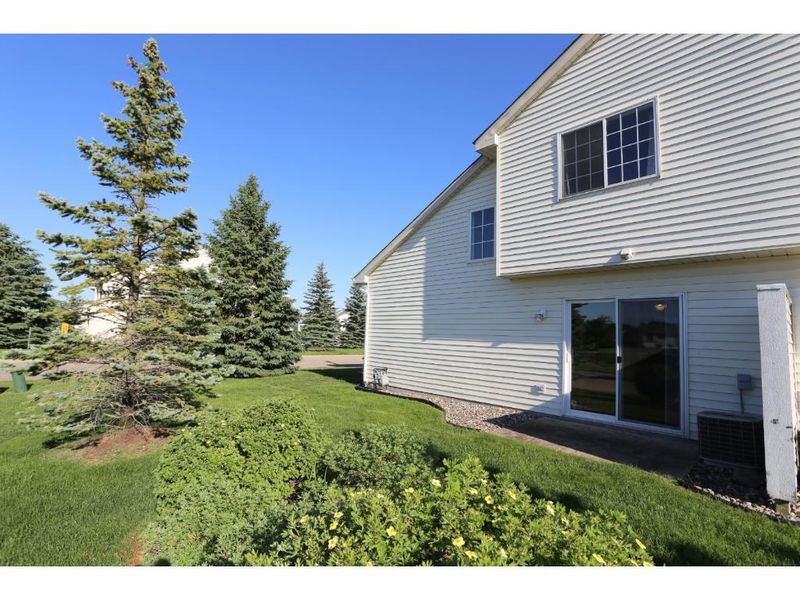 810 Gannon Dr, Shakopee, MN 55379