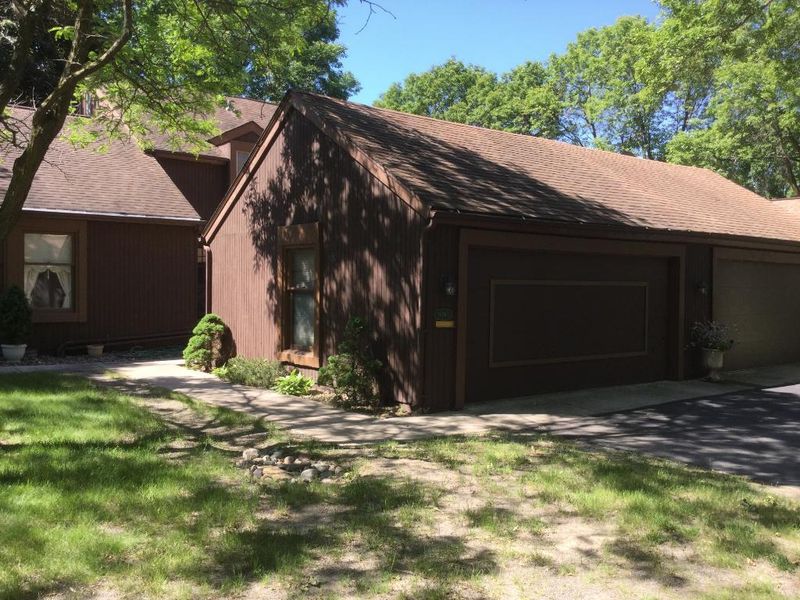 9305 Nesbitt Rd, Bloomington, MN 55437