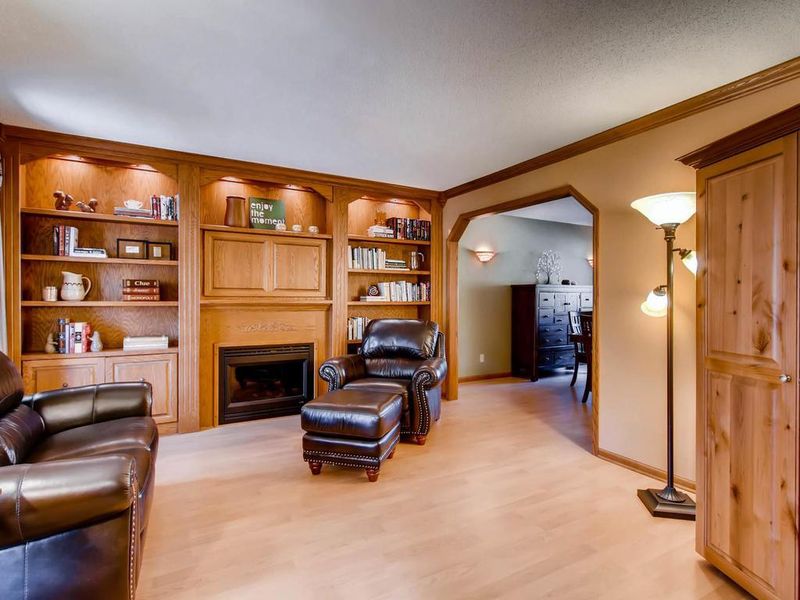 445 Bear Ave S, Vadnais Heights, MN 55127