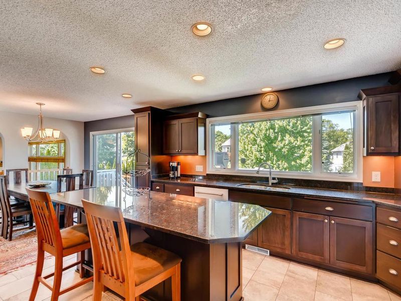 3080 Linden Dr, New Brighton, MN 55112