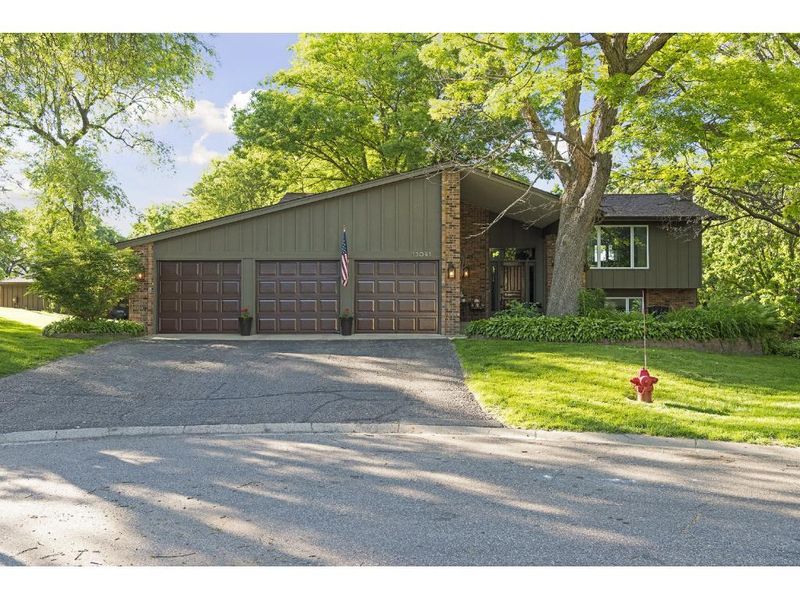 13041 Herald Cir, Apple Valley, MN 55124