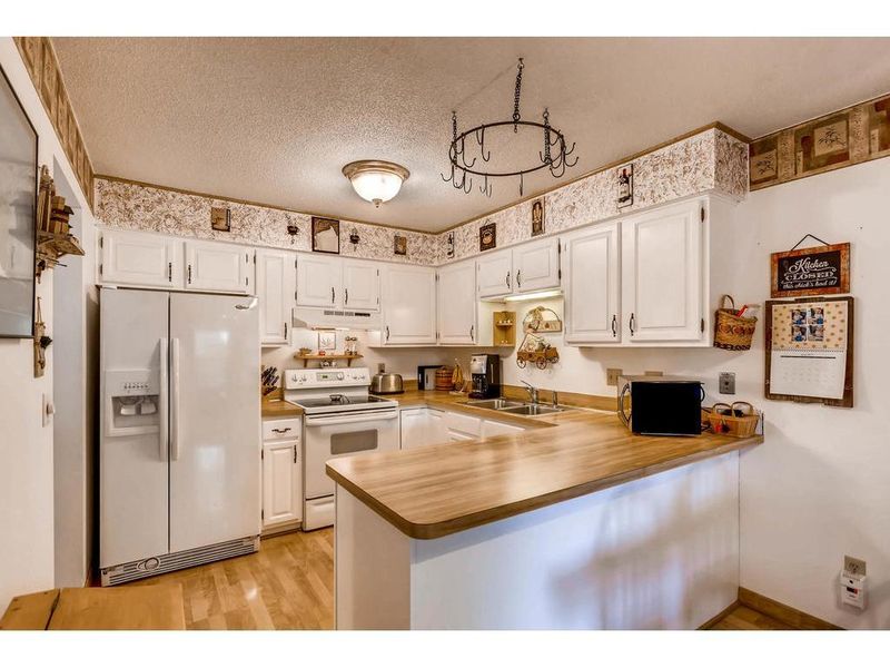 6190 Creek View Rg, Minnetonka, MN 55345