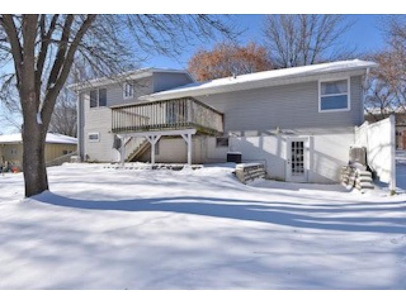 1409 Autumn Dr, Faribault, MN 55021