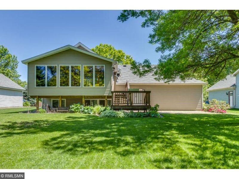 2182 Helena Rd N, Oakdale, MN 55128