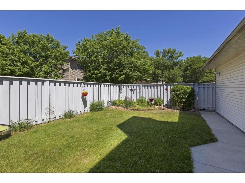 899 Monterey Dr, Shoreview, MN 55126