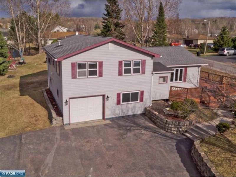 408 18th Ave W, Eveleth, MN 55734