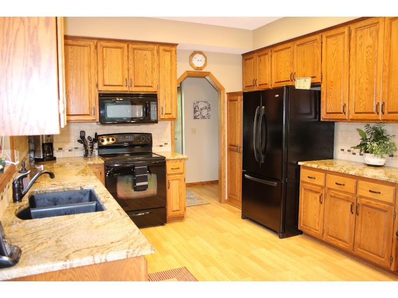11201 69th Pl N, Maple Grove, MN 55369