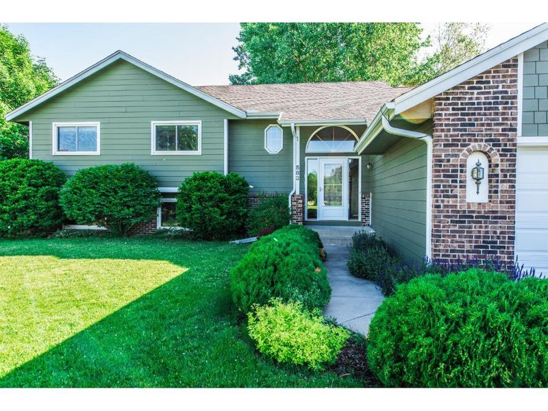 583 Worchester Cir, Eagan, MN 55123