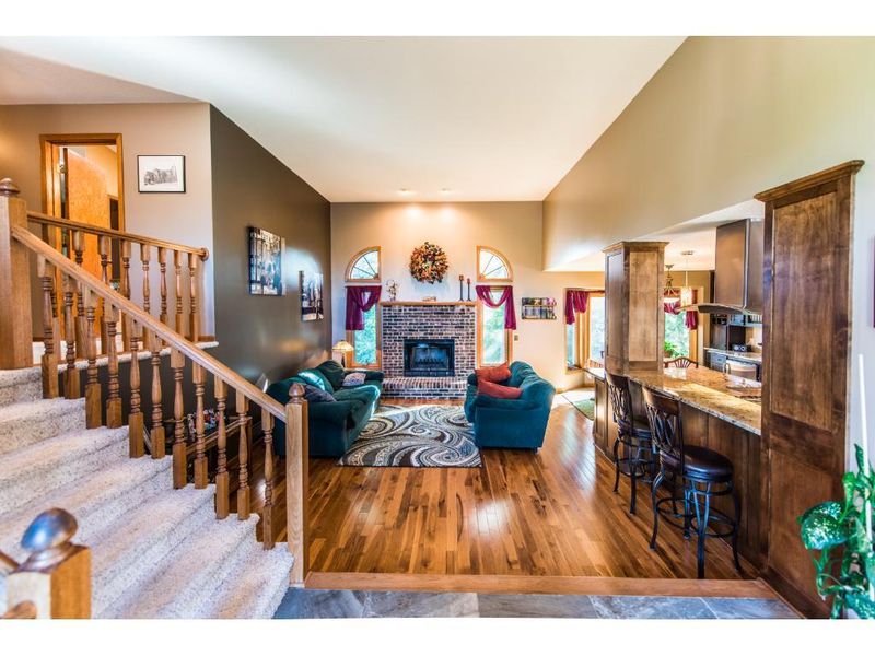 583 Worchester Cir, Eagan, MN 55123