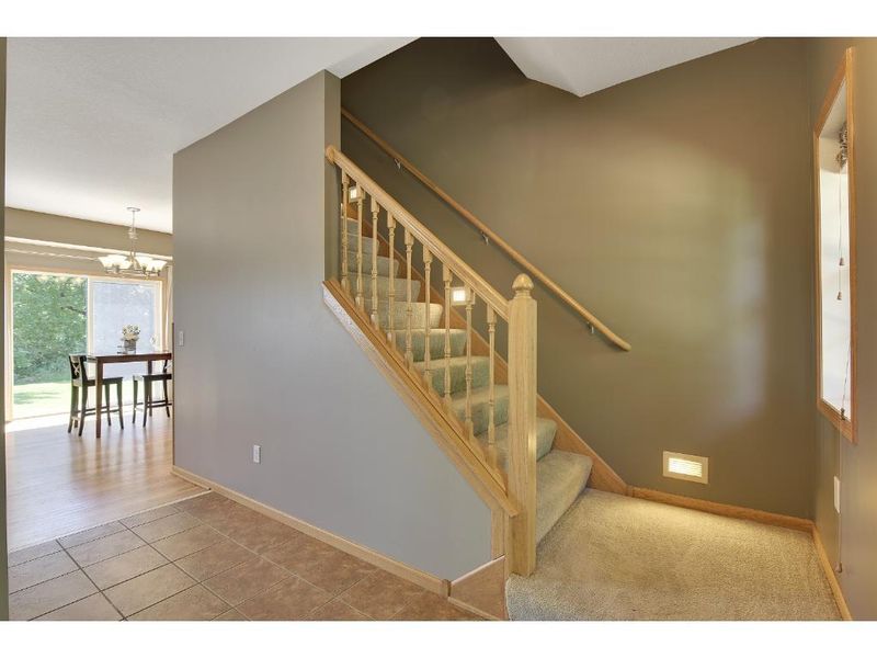 955 Breezy Ct, Waconia, MN 55387
