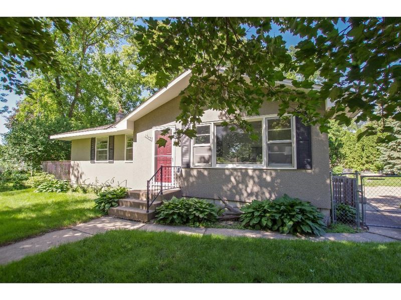 1945 Dieter St, Maplewood, MN 55109