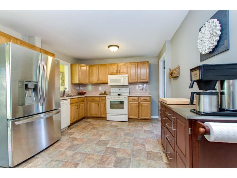 1945 Dieter St, Maplewood, MN 55109