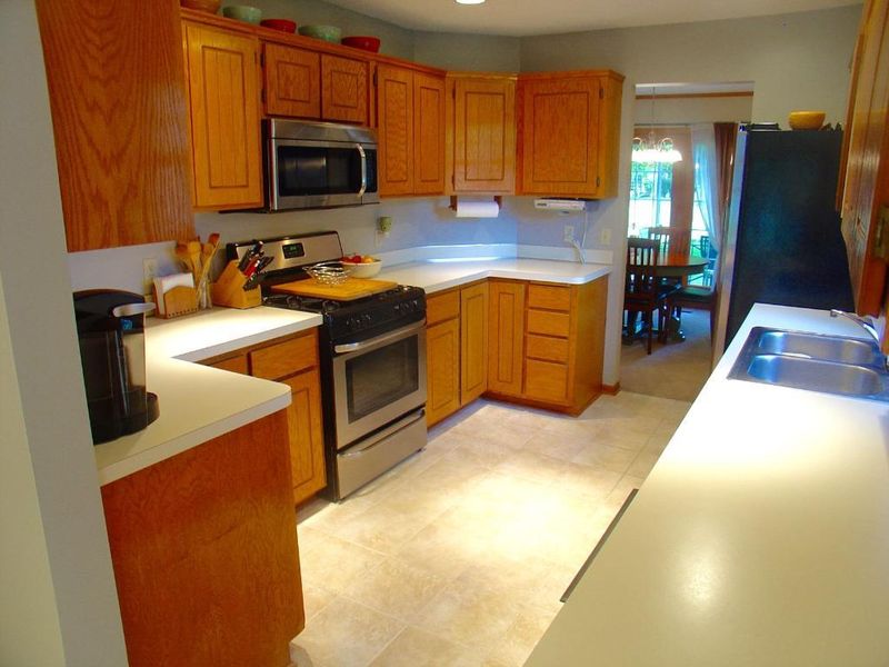 8033 Belair Ln, Eden Prairie, MN 55347