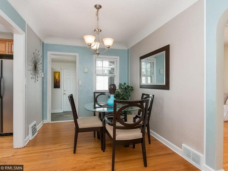 5801 France Ave S, Edina, MN 55410