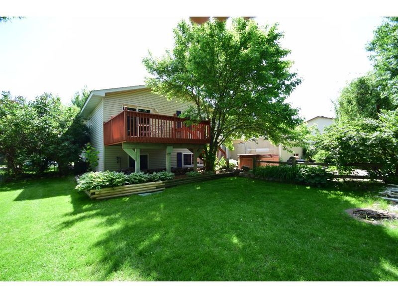 2710 94th Way, Brooklyn Park, MN 55444