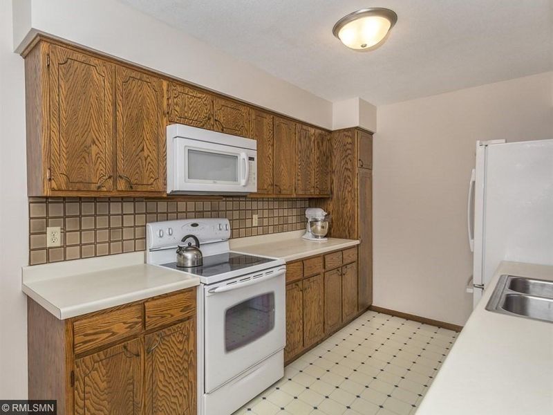 2217 Maple Ln E, North Saint Paul, MN 55109