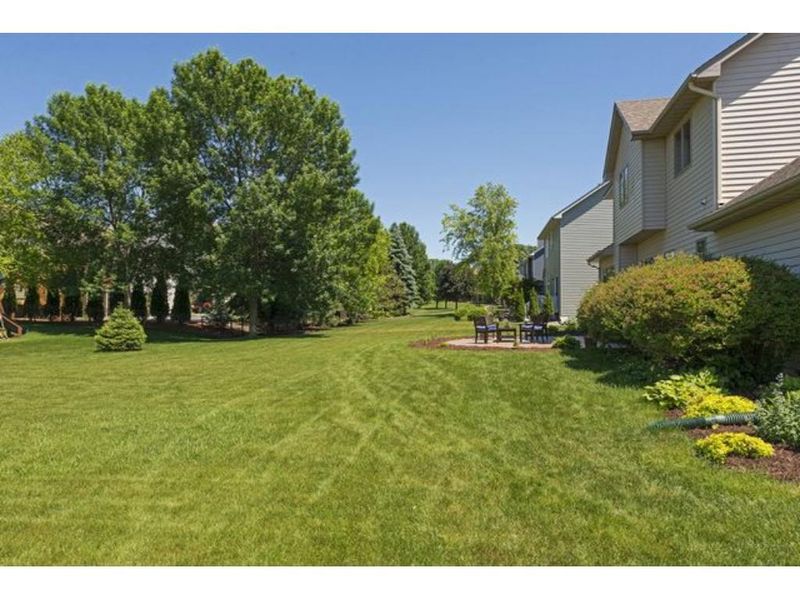 3871 Arlington Dr, Woodbury, MN 55129
