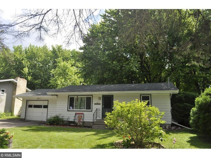 30425 Broadway St, Lindstrom, MN 55045