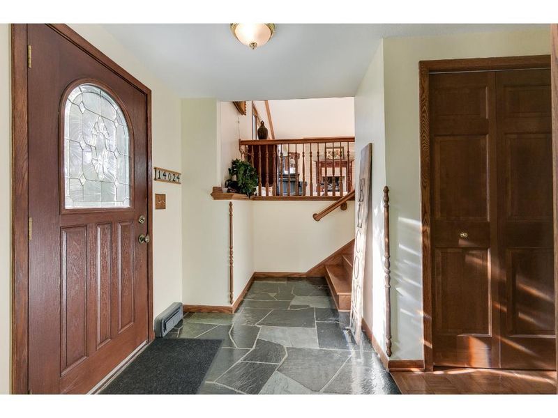 14024 Frontier Ln, Burnsville, MN 55337