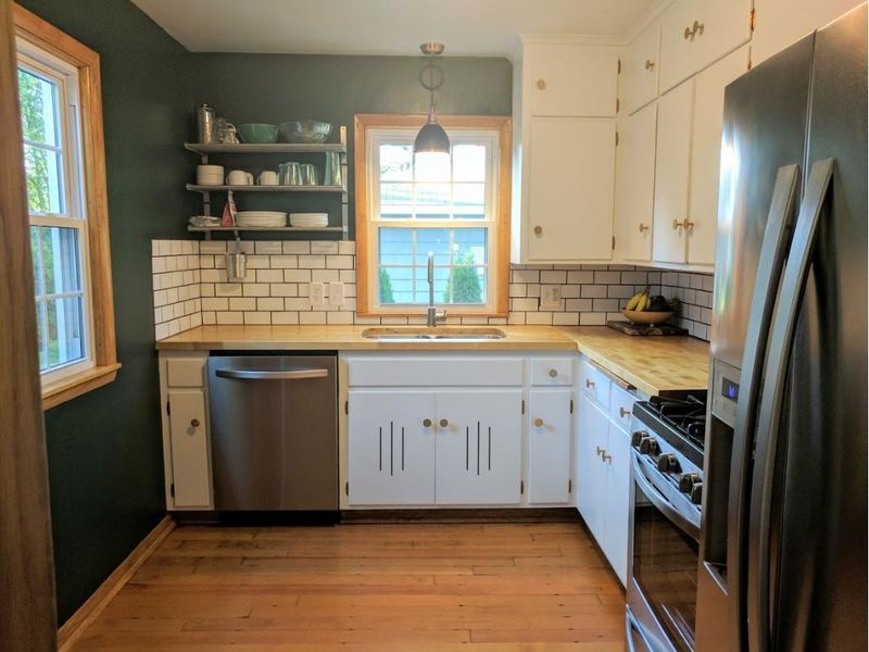 420 E 104th St, Bloomington, MN 55420