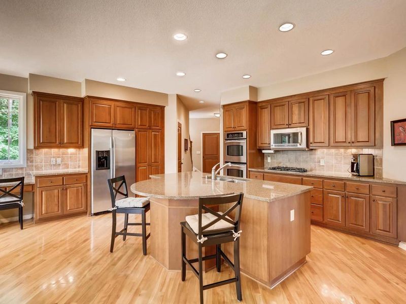 4135 Wild Meadows Dr, Medina, MN 55340