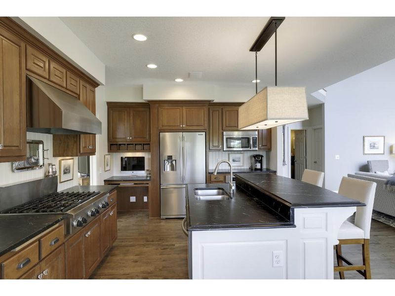 26935 Marsh Pointe Ct, Excelsior, MN 55331