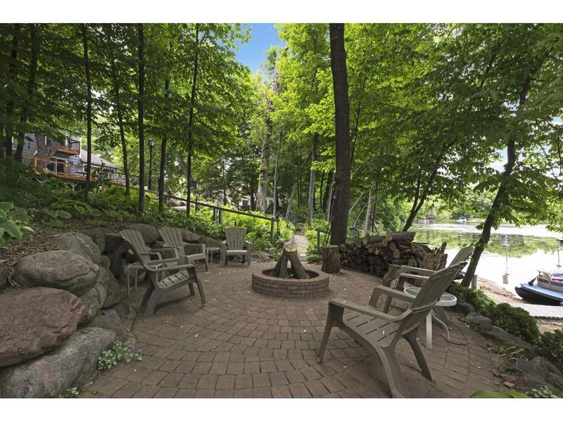 8003 Island Rd, Eden Prairie, MN 55347