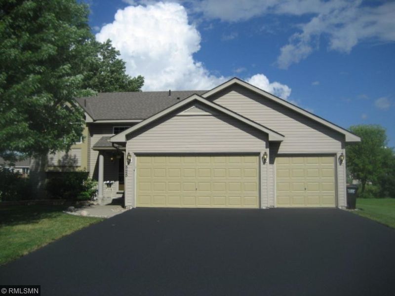 825 Daniel Dr S, Belle Plaine, MN 56011