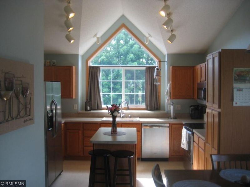 825 Daniel Dr S, Belle Plaine, MN 56011