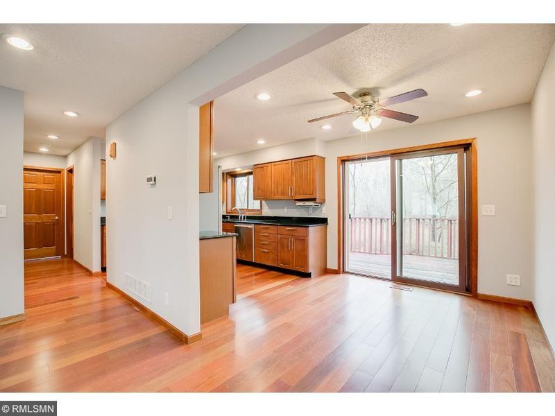 978 Germain Ct, Saint Paul, MN 55106