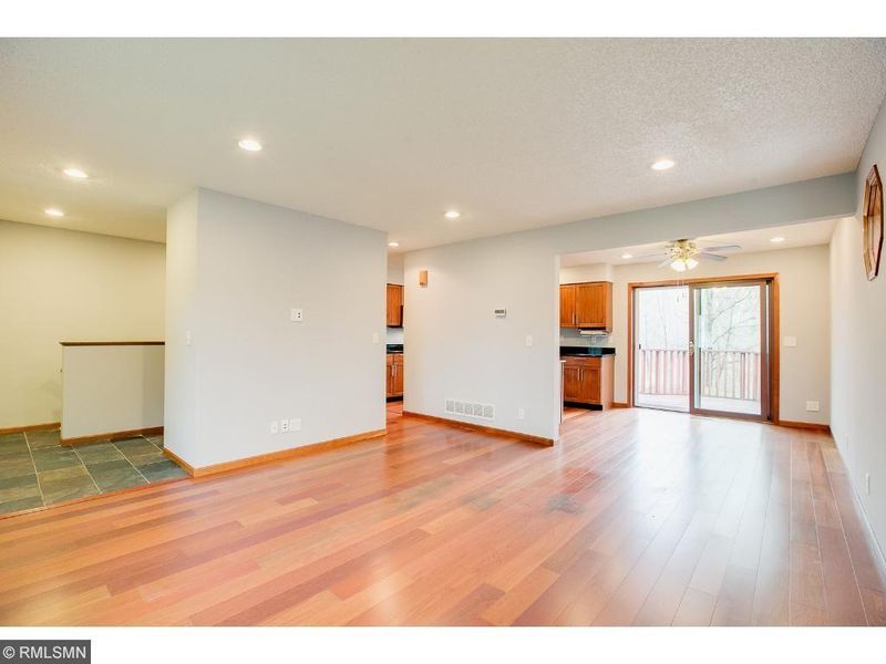 978 Germain Ct, Saint Paul, MN 55106