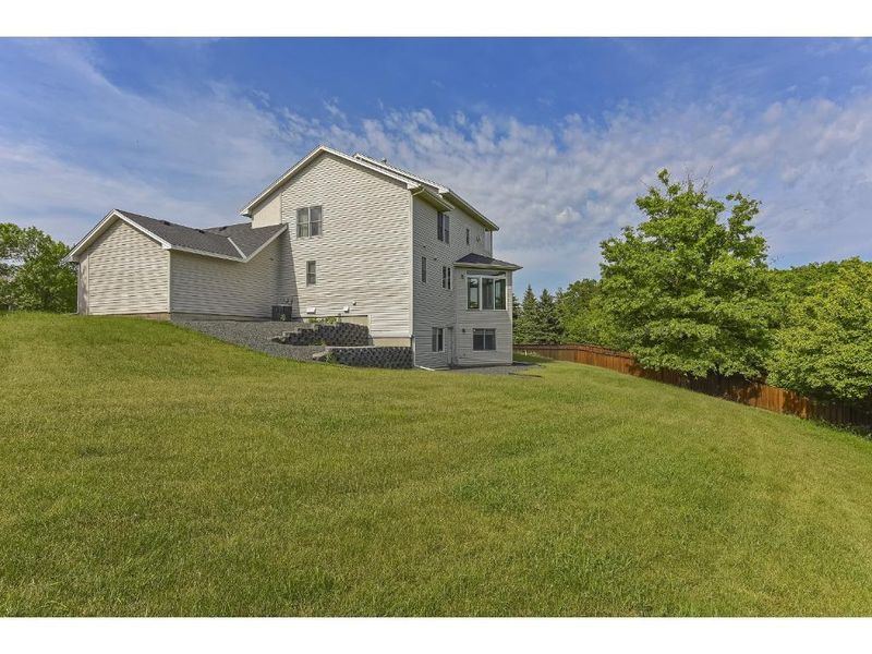 2179 Red Fox Cir, Chanhassen, MN 55317